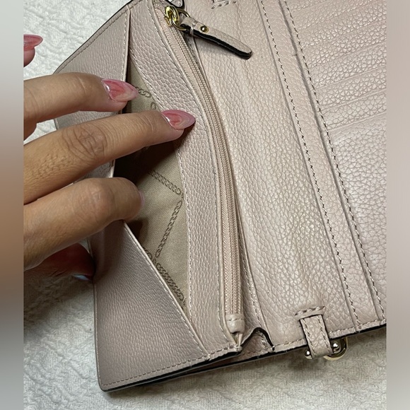 Light pink Michael Kors phone holding crossbody bag - Picture 8 of 16